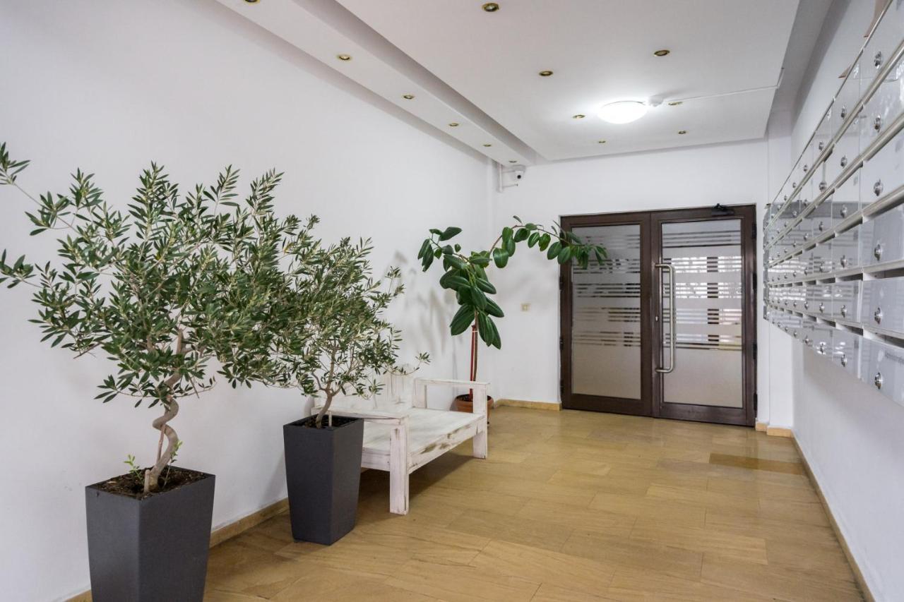 Jungle Escape - Luxe 1-Br Haven In Bucharest Διαμέρισμα Εξωτερικό φωτογραφία